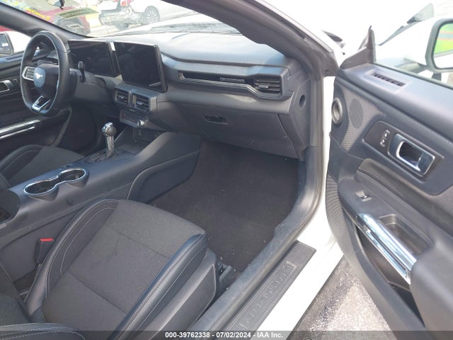 Ford Mustang Ecoboost Fastback 2024 1FA6P8TH7R5107350 Image 5