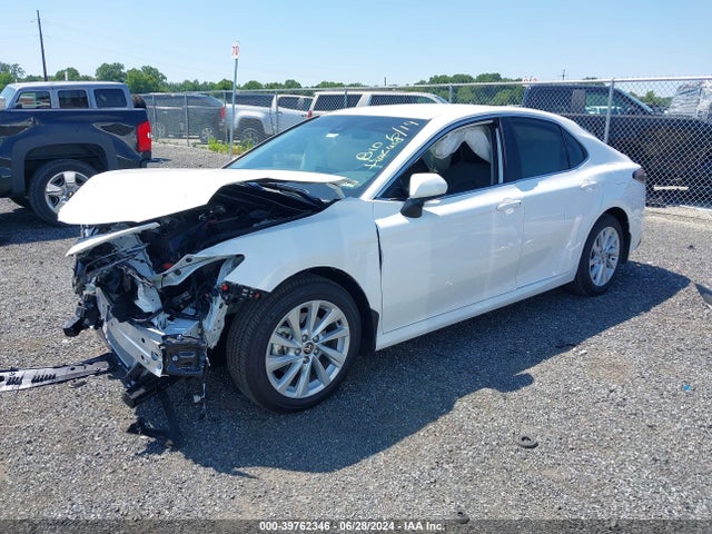 Toyota CAMRY LE 2024 4T1C11AK1RU261767 Image 2