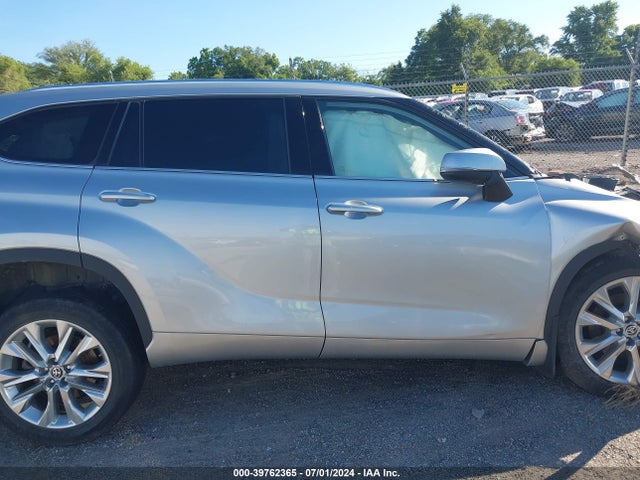 Toyota Highlander Limited 2021 5TDDZRBH9MS559130 Image 13