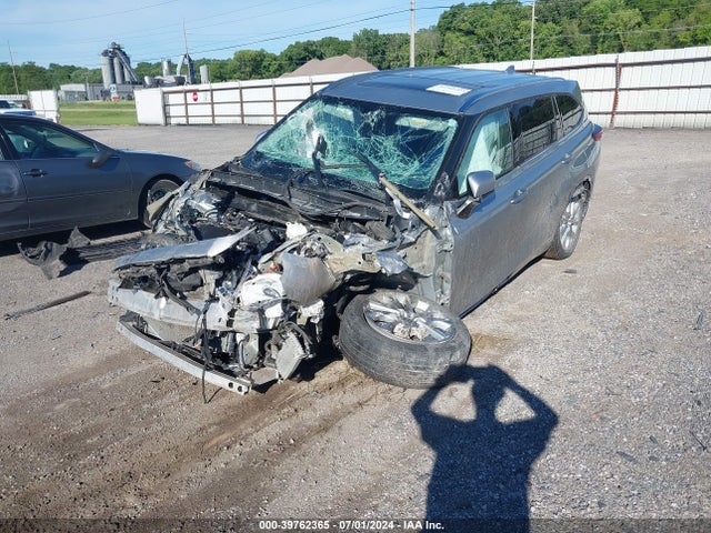 Toyota Highlander Limited 2021 5TDDZRBH9MS559130 Image 2