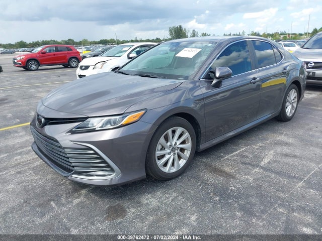 Toyota CAMRY LE 2023 4T1C11AK0PU743904 Image 2