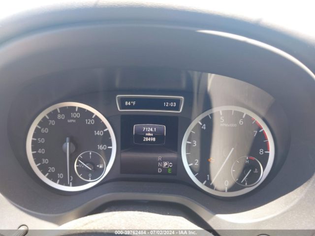 SJKCH5CP9HA023677 Infiniti Qx30 Premium