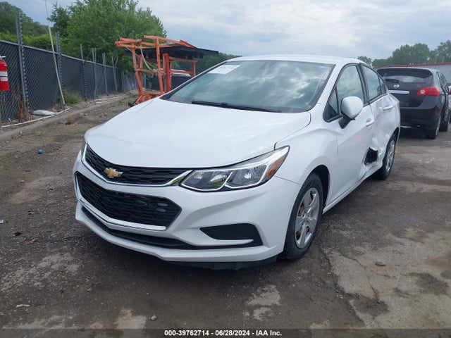 Chevrolet Cruze Ls Auto 2017 1G1BC5SM3H7153898 Image 2
