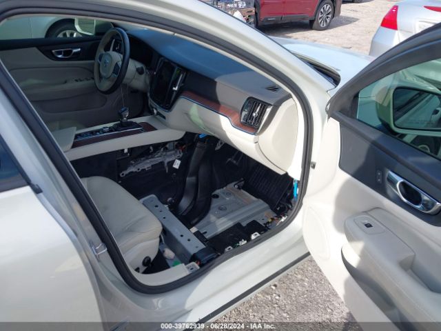 7JR102FK6MG080587 Volvo S60 T5 Momentum
