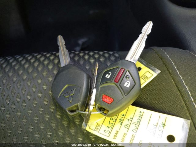 JA4AD2A36GZ033596 Mitsubishi Outlander Es