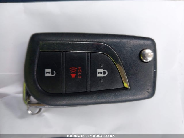 Toyota C-HR XLE 2018 NMTKHMBX2JR034876 Image 11