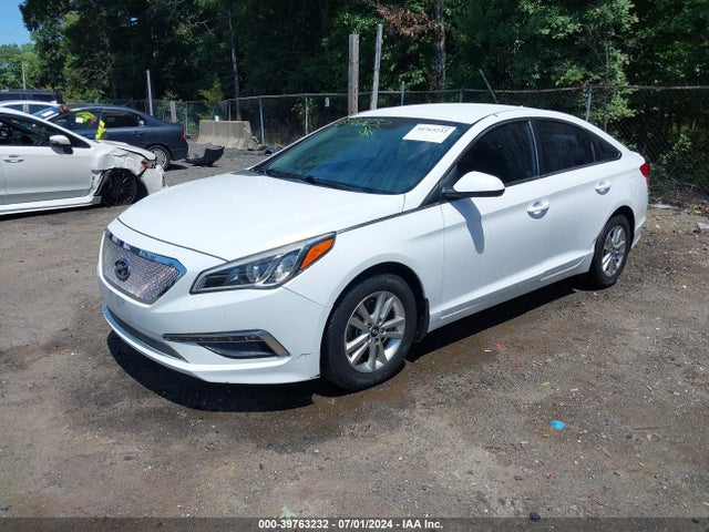 Hyundai SONATA SE 2015 5NPE24AF2FH244173 Image 2