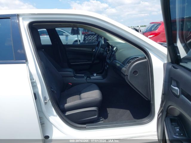 2C3CCAAG3KH679366 Chrysler 300 Touring