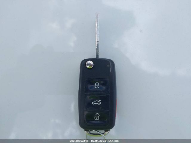 1VWAT7A39GC068719 Volkswagen Passat 1.8t R-line