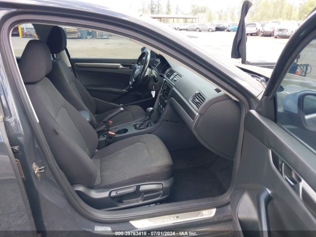 1VWAT7A39GC068719 Volkswagen Passat 1.8t R-line