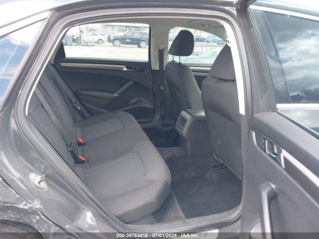 1VWAT7A39GC068719 Volkswagen Passat 1.8t R-line