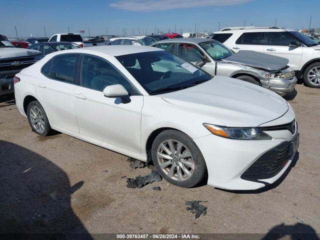 Toyota CAMRY LE 2018 4T1B11HK5JU593216 zdjęcie główne