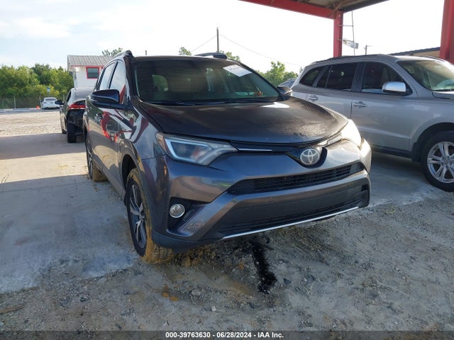 Toyota Rav4 Xle 2018 2T3WFREV7JW493139 Image 1