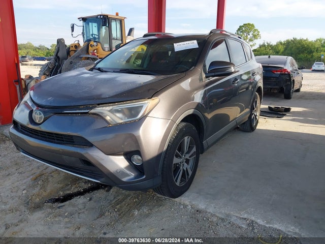 Toyota Rav4 Xle 2018 2T3WFREV7JW493139 Image 2