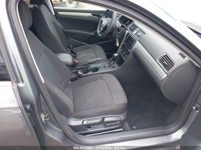 1VWAT7A39HC008506 Volkswagen Passat 1.8t S