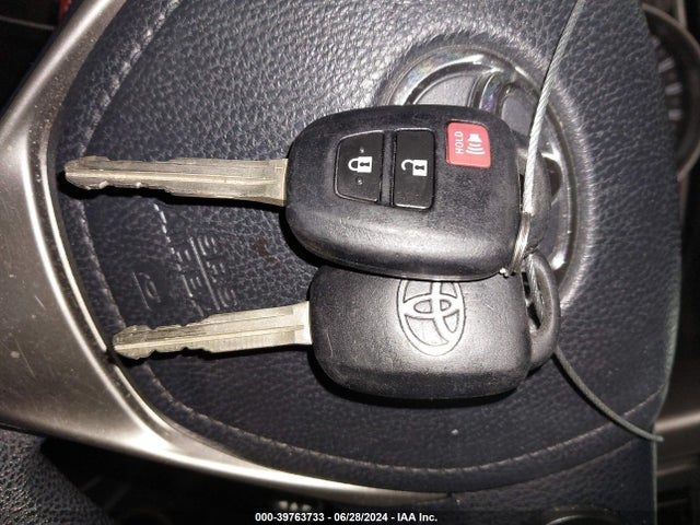 Toyota RAV4 LE 2015 JTMBFREV7FJ049215 Image 11
