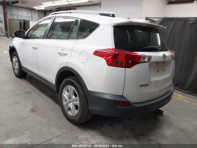 Toyota RAV4 LE 2015 JTMBFREV7FJ049215 Image 3