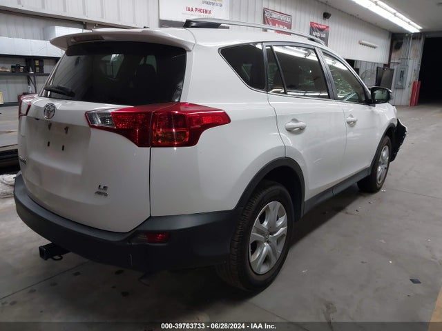Toyota RAV4 LE 2015 JTMBFREV7FJ049215 Image 4