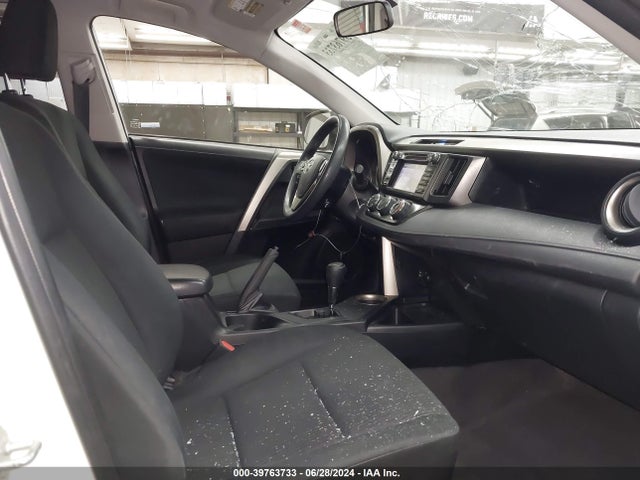 Toyota RAV4 LE 2015 JTMBFREV7FJ049215 Image 5