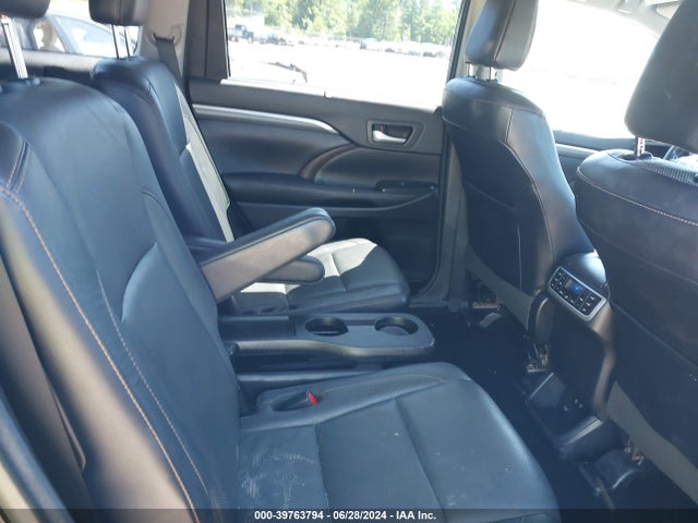 Toyota Highlander Limited Platinum 2017 5TDDZRFH5HS423528 Image 8