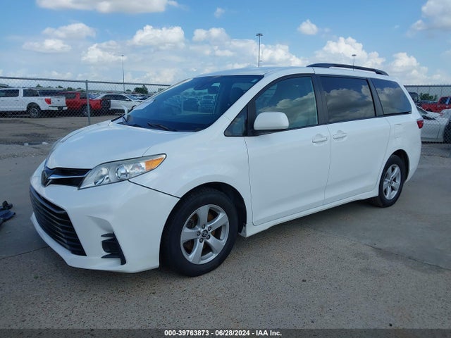 Toyota Sienna Le 8 Passenger 2019 5TDKZ3DC8KS012045 Image 2