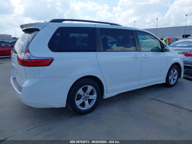 Toyota Sienna Le 8 Passenger 2019 5TDKZ3DC8KS012045 Image 4