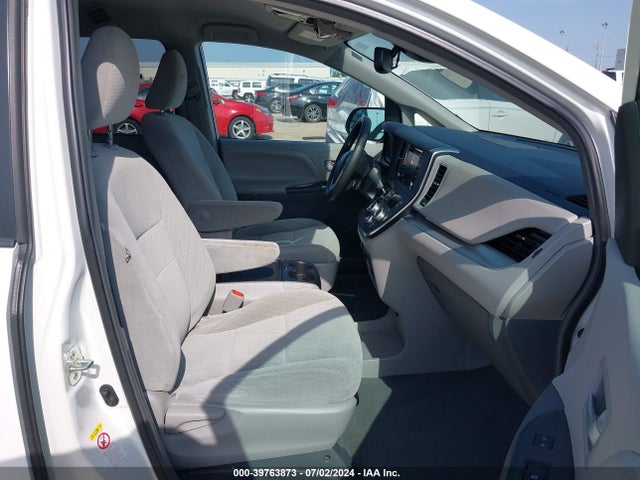 Toyota Sienna Le 8 Passenger 2019 5TDKZ3DC8KS012045 Image 5