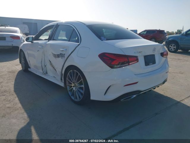 WDD3G4EB2KW028835 Mercedes-Benz A 220