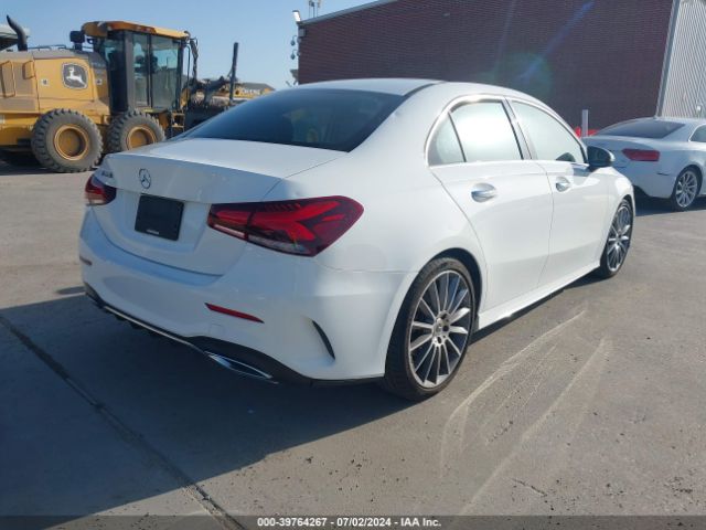 WDD3G4EB2KW028835 Mercedes-Benz A 220