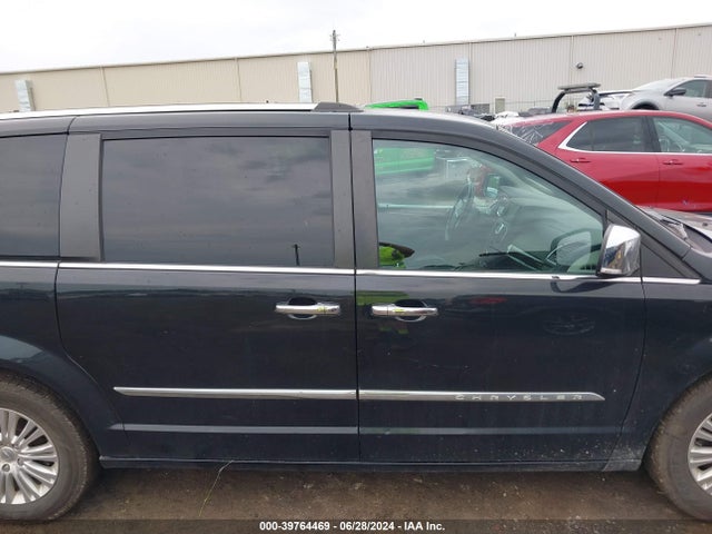 2C4RC1JGXGR269560 Chrysler Town & Country Limited