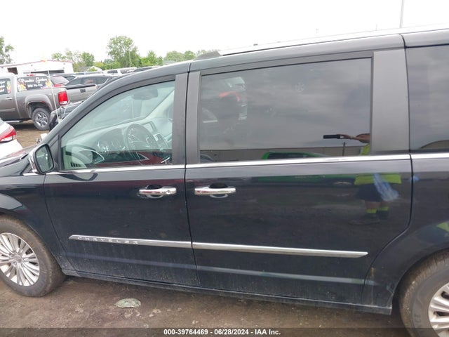 2C4RC1JGXGR269560 Chrysler Town & Country Limited