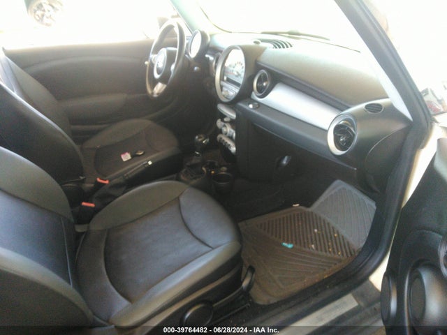 2009 MINI COOPER WMWMF33559TW76395 Photo 4