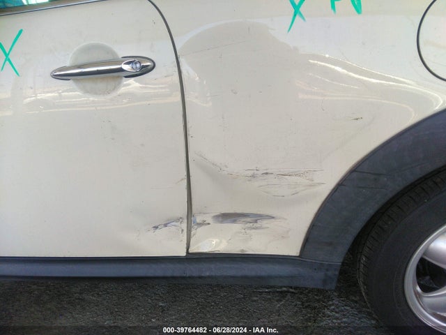 2009 MINI COOPER WMWMF33559TW76395 Photo 5