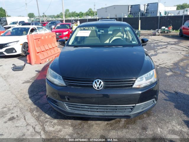 3VWD17AJ2EM425882 Volkswagen Jetta 1.8t Se