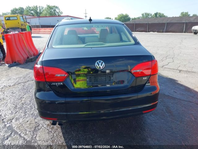 3VWD17AJ2EM425882 Volkswagen Jetta 1.8t Se