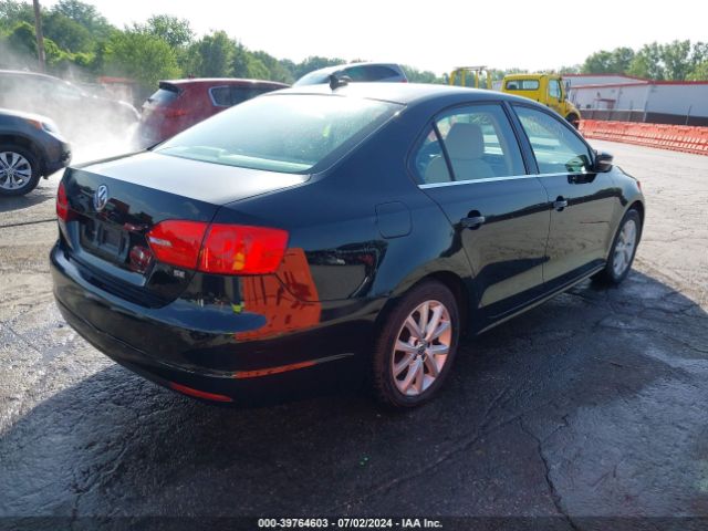 3VWD17AJ2EM425882 Volkswagen Jetta 1.8t Se