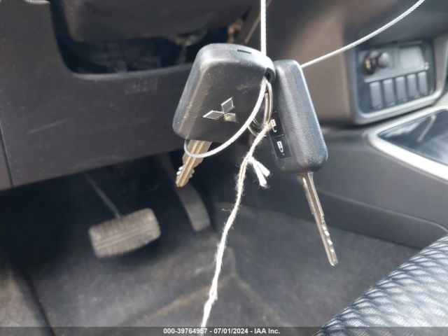 JA4AD2A37HZ054782 Mitsubishi Outlander Es