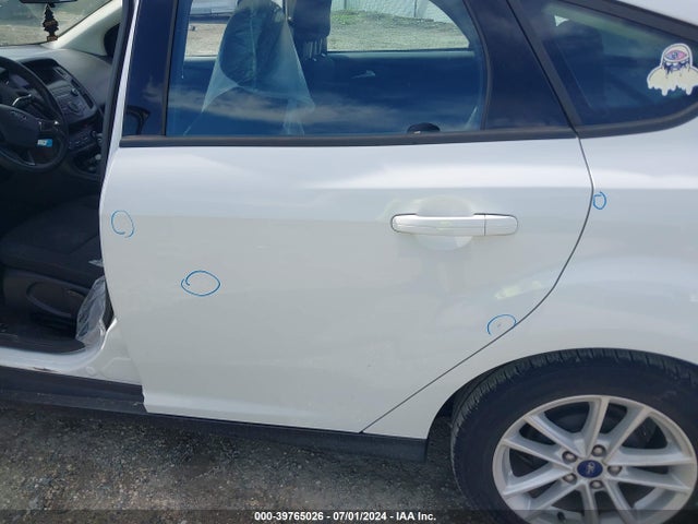 Ford FOCUS SE 2018 1FADP3K23JL234698 Image 13