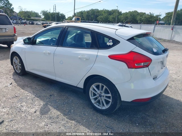 Ford FOCUS SE 2018 1FADP3K23JL234698 Image 3