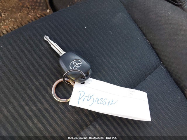 Toyota RAV4 LE 2018 2T3BFREV4JW770442 Image 11