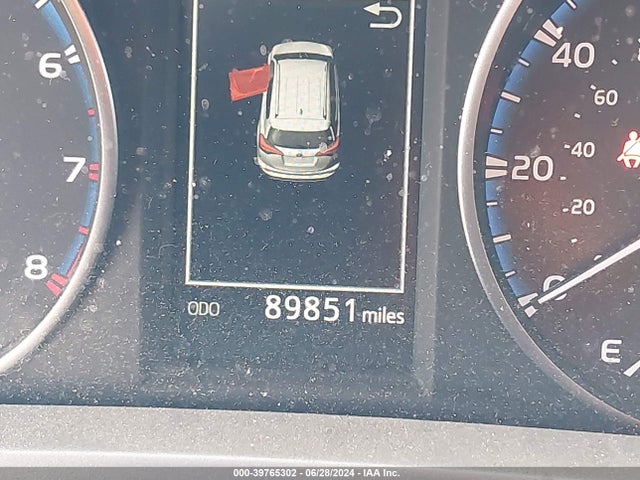 Toyota RAV4 LE 2018 2T3BFREV4JW770442 Image 16