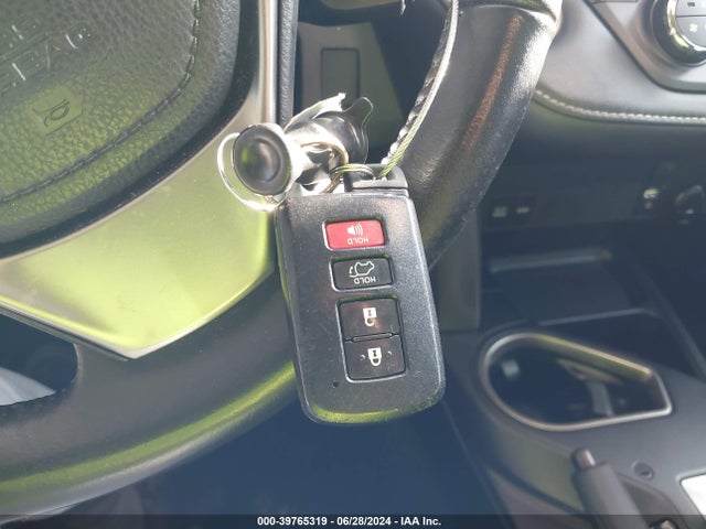 Toyota Rav4 Xle 2018 JTMWFREV6JD122390 Image 11