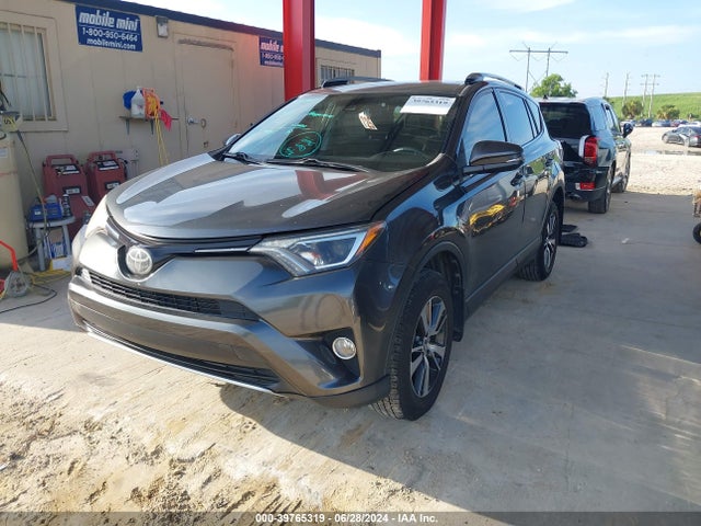 Toyota Rav4 Xle 2018 JTMWFREV6JD122390 Image 2