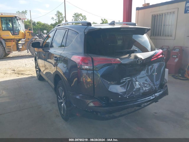 Toyota Rav4 Xle 2018 JTMWFREV6JD122390 Image 3