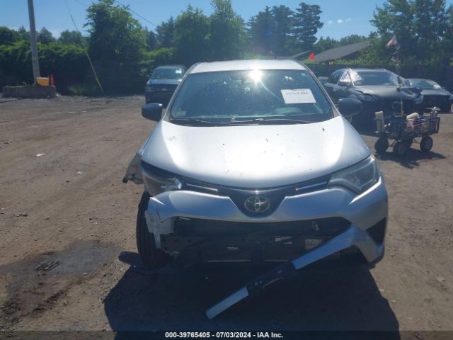 2T3BFREV5JW726630 Toyota RAV4 LE