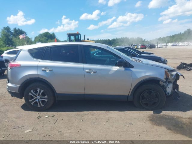 2T3BFREV5JW726630 Toyota RAV4 LE