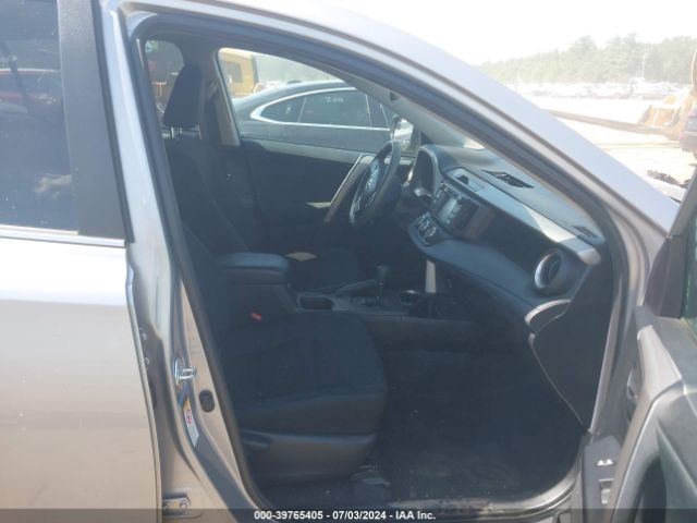 2T3BFREV5JW726630 Toyota RAV4 LE