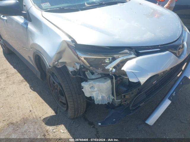 2T3BFREV5JW726630 Toyota RAV4 LE