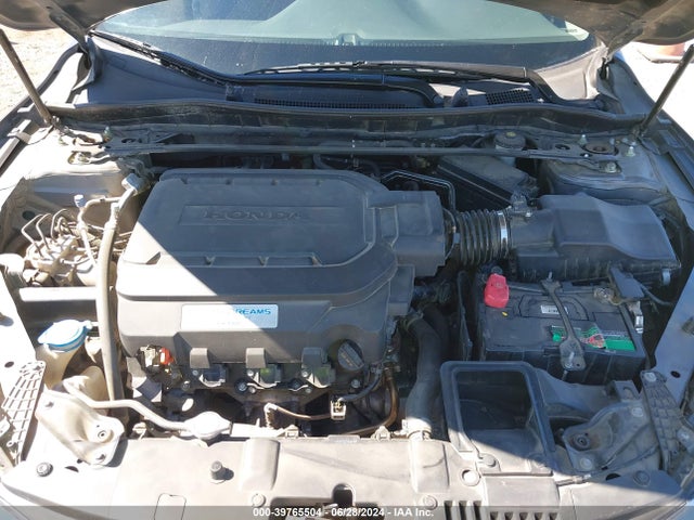 Honda Accord Touring 2016 1HGCR3F92GA034537 Image 10