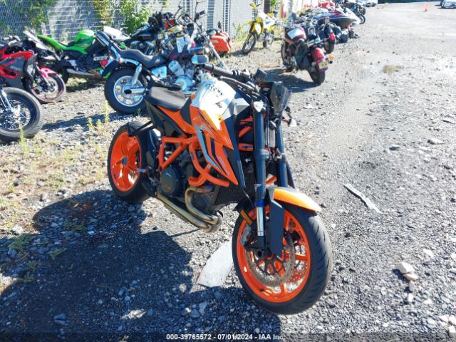 2022 KTM 1290 VBKV39403NM952548